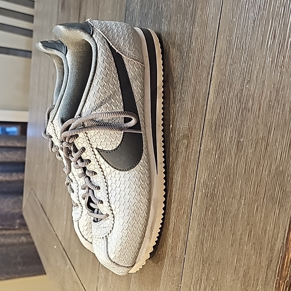 Nike Cortez Women's 9.5 Metallic Silver & Black